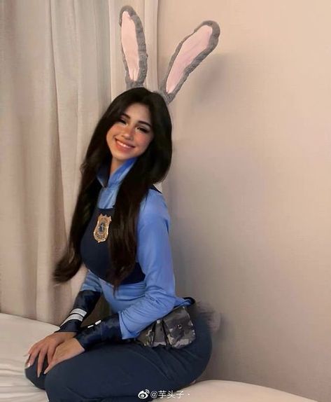 59+ Killer Halloween Costumes for Teens: The Girls on Trend This Year #halloween #halloweenparty #halloweencostume Zootopia Costume, Judy Hopps Costume, Hot Halloween Outfits, Blue Costumes, Pretty Halloween Costumes, Couples Halloween Outfits, Diy Kostüm, Cute Couple Halloween Costumes, Pretty Halloween