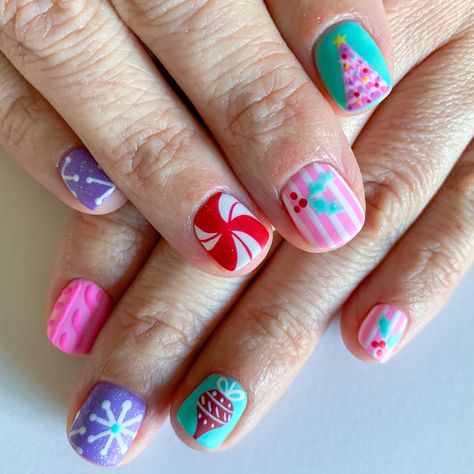 Retro Christmas Nails, Bright Christmas Nails, Pastel Christmas Nails, Christmas Light Nails, Christmas Nails Idea, Nail Glam, December Nails, Spa Days, Retro Nails