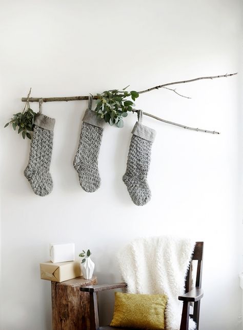 15 Creative Ways to Hang your Stockings This Christmas Natal Natural, Navidad Natural, Minimalist Christmas Decor, Diy Jul, Minimal Christmas, Hanging Stockings, Navidad Diy, Natural Christmas, God Jul