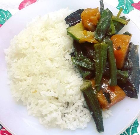 RECIPE: Pinakbet (Pakbet) Pakbet Filipino Food, Pakbet Recipe Filipino Food, Pakbet Recipe, Pinakbet Recipe, Filipino Vegetable Dishes, Pinoy Dessert, Filipino Dish, Bitter Melon, Vegetable Dish