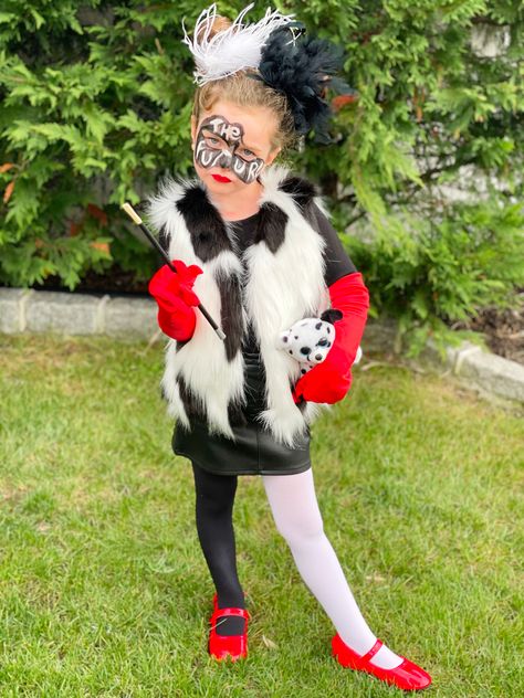 Cruella Deville Costume Kids, Cruella Costume Diy, Diy Cruella Deville Costume, Cruella Deville Costume, Family Themed Halloween Costumes, Holloween Costumes, Cruella Costume, Costumes 2024, Themed Halloween Costumes