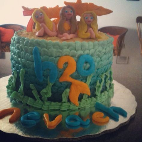 I want the mermaids like this, but I don't think this cake is very well done. But I am not finding many good examples :( H2o Just Add Water Birthday Party, Water Birthday Cake, H20 Aesthetic, Water Birthday Parties, Water Cake, 23 Birthday Cake, H20 Just Add Water, Birthday Cake Pinterest, Water Mermaid