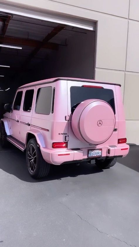 Gwagon Mercedes Aesthetic Pink, Gwagon Mercedes Pink, Black G Wagon Pink Interior, Light Pink G Wagon, Pink G Wagon Mercedes Benz, Pink G Wagon, Pink Wagon, Pink Suv, Girl Cars