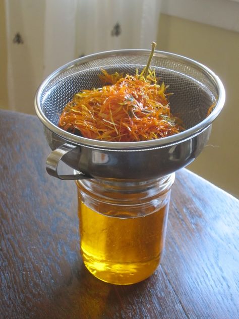 Calendula Oil Infusion Remedy- and how to create other medicinal oil infusions… Medicinal Oils, Oil Infusion, Healing Recipes, Calendula Oil, Herbal Recipes, Herbal Tinctures, Herbal Healing, Herbal Oil, Homemade Remedies