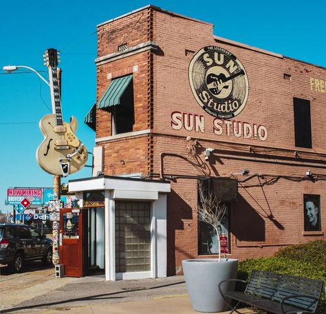 Learn All About Sun Studio: Elvis' Original Recording Studio Tennessee Family Vacation, Travel Tennessee, Nashville Tennessee Vacation, Carl Perkins, Images Of Sun, Elvis Memorabilia, Sun Records, Recording Studio Design, Mississippi Delta