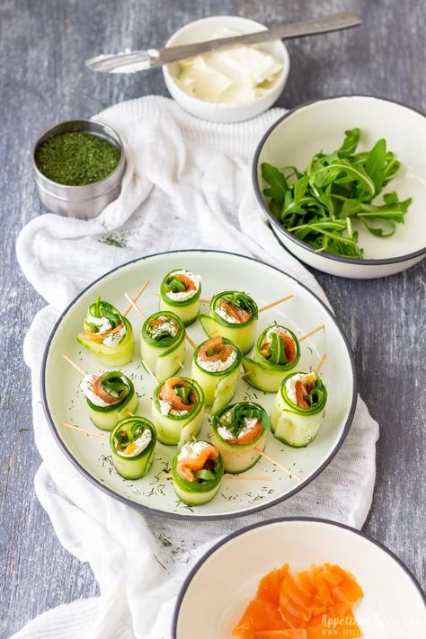 Smoked Salmon Cucumber, Salmon Smoked, Salmon Cucumber, Cucumber Rolls, Cucumber Bites, Yummy Healthy Snacks, Appetizer Bites, Garden Recipes, Smoked Salmon