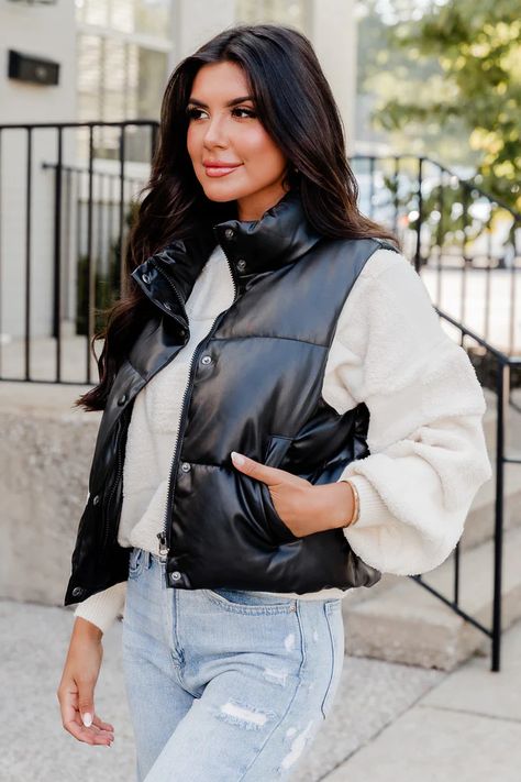 Crop Puffer Jacket Outfit, Leather Puffer Jacket Outfit, Puffer Jacket Outfit Black, Black Puffer Vest Outfit, Cropped Puffer Vest, Puffer Vest Fashion, Puffer Vest Outfit, 2020 Outfits, Puffer Jacket Outfit