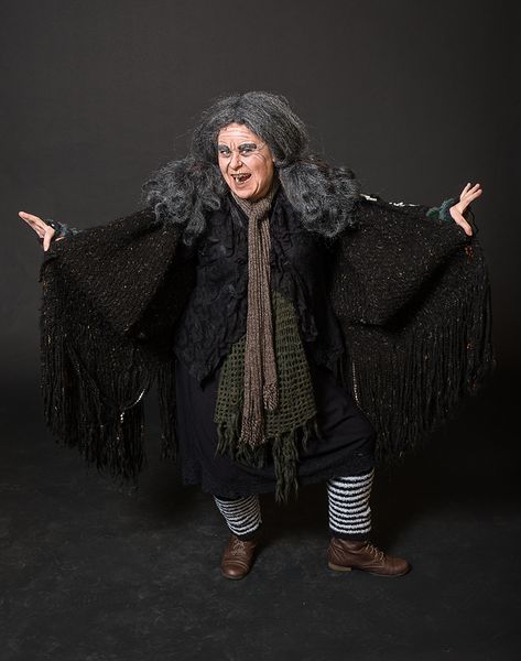 Addams Family Grandma, Adams Family Costume Wednesday, Adams Family Costume, Adams Family Halloween, Grandma Costume, Family Costumes Diy, Addams Family Musical, Grandma Clothes, Musical Costumes