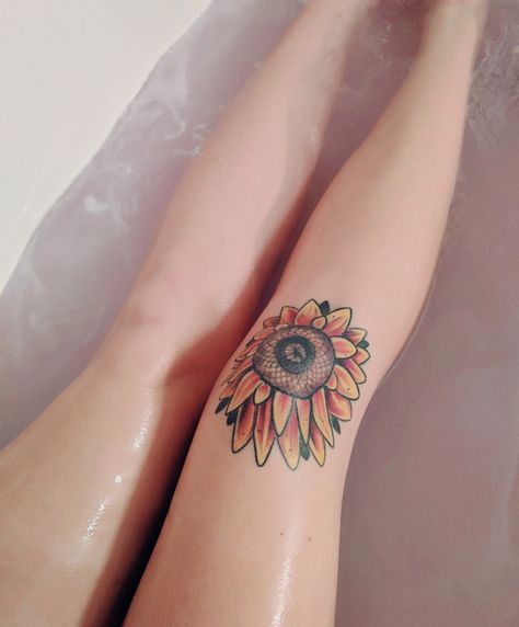 Cute sunflower knee tattoo 🌻 Knee Sunflower Tattoo, Sunflower Knee Tattoo, Sunflower Shin Tattoo, Sunflower Nature Tattoo, Sunflower Halloween Tattoo, Goth Sunflower Tattoo, Tattoo Over Scar, Sunflower Tattoos, Knee Tattoo