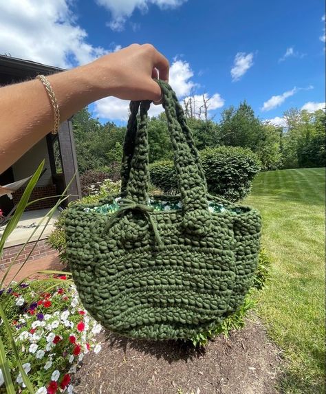 Freehand Crochet, Chunky Crochet Bag, Knit Ideas, Thick Yarn, Chunky Crochet, Simplistic Tattoos, Crochet Yarn, Handmade Crochet, Crochet Bag