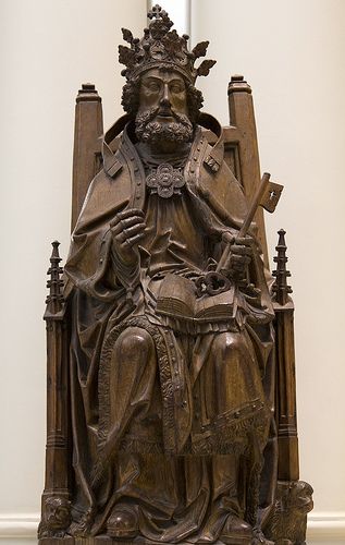 Petrus,the Chair of  St. Peter.  This late medieval statue of S.Peter in papal robe,ca  1520,in the Victoria·y  Alberto Museum.  Wood carved Medieval Statue, St Ignatius Of Antioch, Ignatius Of Antioch, The Apostles, St Ignatius, Carved Furniture, The Romans, European Paintings, St Peter