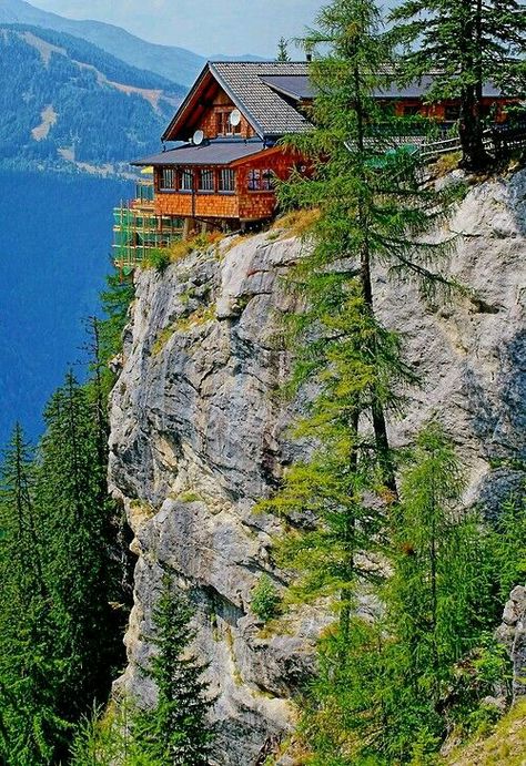 Log house on a cliff overlooking a lake in Austria House On A Mountain Top, House On Mountain Top, Cabin On Cliff, House On Top Of Mountain, Mountain Cabins, Cabin Living, A Cabin, Cabins And Cottages, Cabin Life