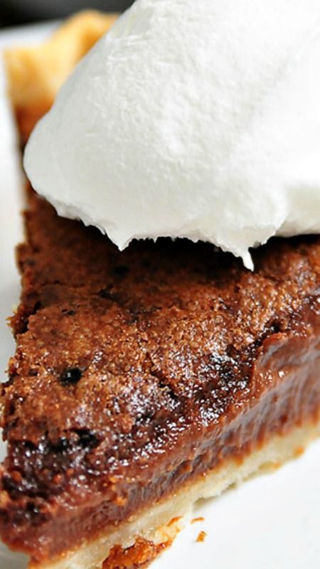 Chocolate Chess Pie ~ seriously one of the best things ever created Chocolate Chess Pie Recipe, Chess Pie Recipe, Chocolate Chess Pie, Chess Pie, Pie Pops, Chocolate Pie, Sweet Pie, Chocolate Pies, Delicious Pies