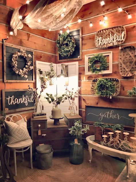 Booth Staging Ideas, Basket Display Ideas, Mercantile Store Ideas, Antique Booth Ideas Staging, Antique Booth Display Ideas, Booth Display Ideas, Vintage Market Booth, Antique Store Displays, Vintage Booth Display