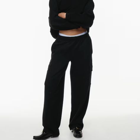 Nwt Aritizia Cozy Mega Cargo Sweatpant - Regular Size Xs Mega Cargo Sweatpants, Black Cargo Sweatpants, Aritzia Sweatpants Cargo, Aritzia Cozy Fleece Mega Cargo Sweatpant, Aritzia Sweatpants, Stretch Wide-leg Sweatpants With Cargo Pockets, Aritzia Pants, Black Sweats, Lounge Outfit