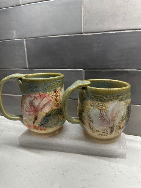 Thrift Aesthetic, Colorful Mugs, Pretty Mugs, Pretty Cups, Pretty Plates, Art Ceramics, Ceramics Ideas Pottery, Japanese Pottery, Cool Mugs