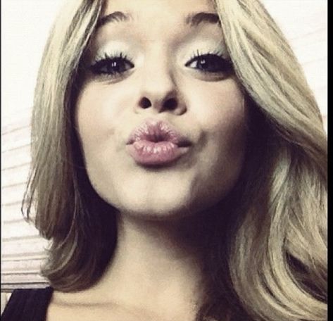 Pretty Little Liars Alison, Alison Pretty Little Liars, Alison Dilaurentis, Sasha Pieterse, Blogger Girl, Girl Blog, Just Girl Things, Just Girly Things, Pretty Little Liars