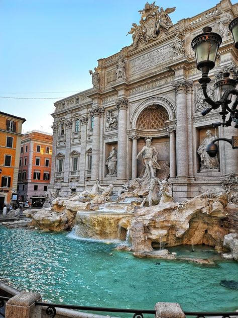 Trevi Fountain Pictures, Fountain Pictures, Roman Fountain, Beautiful Fountains, Piazza Barberini, The Trevi Fountain, Greek Sea, Things To Do In Rome, Trevi Fountain