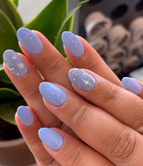 Simple Nails Stars, Light Blue Nails Flower, Minimal Almond Nails, Blue Cute Nail Designs, Light Baby Blue Nails, Gel Nails Ideas Short Simple, Light Blue Short Nails, Blue Accent Nails, Cool Blue Nails