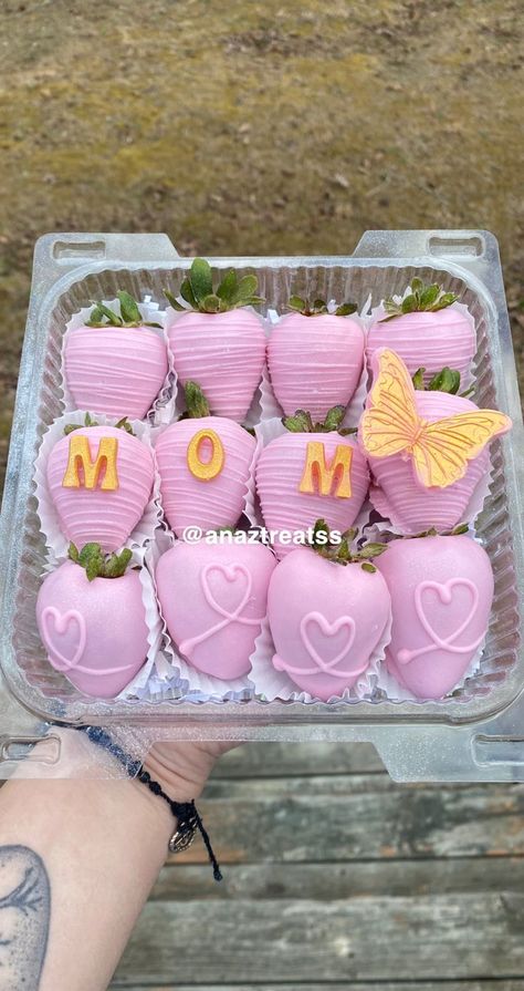 Mothers Day Treat Boxes Strawberries, Happy Birthday Mom Strawberries, Mother Day Chocolate Strawberries, Mother Day Strawberries Ideas, Mothers Day Arrangements Strawberries, Mom Chocolate Covered Strawberries, Mothers Day Sweets Treats Gift Ideas, Mother’s Day Chocolate Covered Strawberries, Mothers Day Chocolate Covered Strawberry