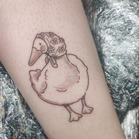 Cat Rivers | Just waddling around🐥🦆 This lady was a treat to make🤩 Can't wait to go duck watching at the park now that the weather is… | Instagram Mama Duck And Ducklings Tattoo, Umbrella Tattoo, Duck Tattoos, Duck And Ducklings, Little Duck, The Park, Tattoos, Instagram, Art