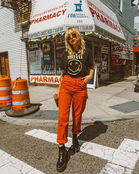 #UOonYou @nicolealyseee Vintage Retro Outfits, Moda Ulzzang, Outfits Alternative, Clothing Grunge, Soft Grunge Outfits, Alternative Girl, Fashion Alternative, Vintage Outfits 90s, E Girl Outfits