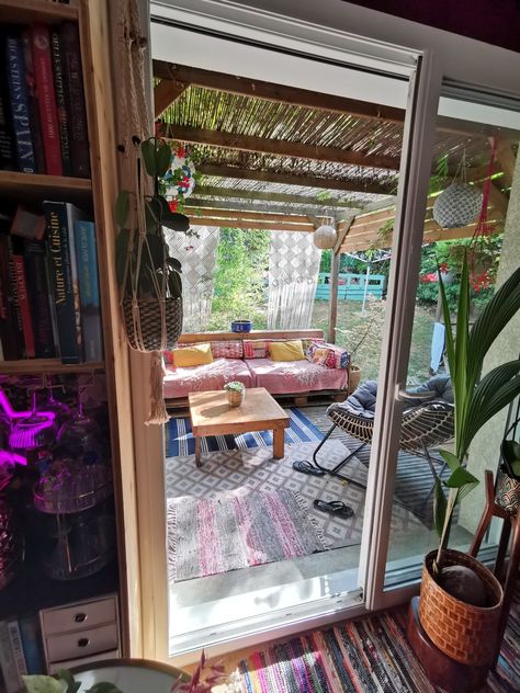 Eclectic Patio, Eclectic Backyard, Elf Garden, Porch Appeal, Housing Plans, Vintage Eclectic Home, Porch Life, Beachy Room, Maximalist Home