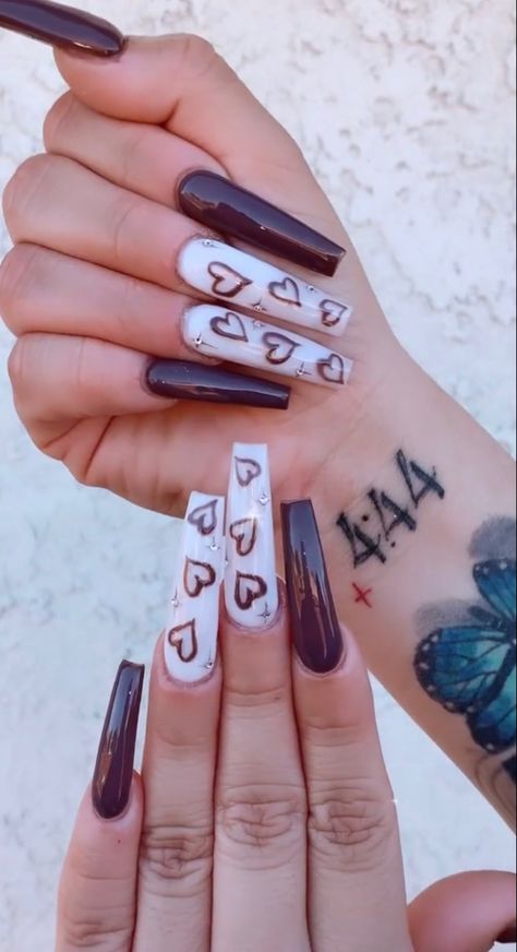 Chicana Nails Acrylic, Chola Nails Acrylic, Boyfriend Initial Nails Designs, Chicana Nails, Md Nails, Acrylic Nail Designs Coffin, Halloween Acrylic Nails, November Nails, Long Acrylic Nail Designs