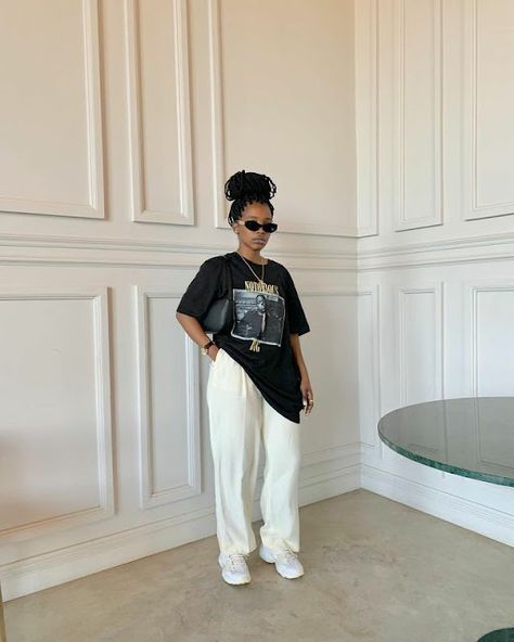 Palazzo Pants Casual Outfit, Linen Outfits Black Women, African Streetwear Fashion, Matching Colors Clothes Outfit, Asymmetrical Outfit Street Styles, Street Business Casual Outfits, Business Streetwear Women, Modest Lookbook Outfits, Modest Streetwear Summer