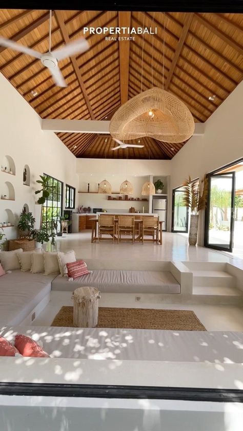 Bali Villa Architecture, Bali Beach House Interiors, Spacious Interior Design, Big House Interior Design, New Mexico Kitchen Design, Big Garden House, Resort Villa Interior, Amazing Living Rooms, My Dream Home Living Room