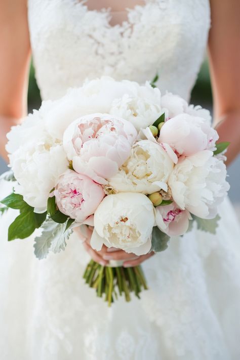 These 39 wedding bouquets with peonies are some of the best you’ll find this year. From bold blooms to soft, pastel arrangements, these bouquets will make your big day even more special. Click to see the best ones! #bestbouquets #peonyflowers #weddingtrends Wedding Bouquets With Peonies, Bouquets With Peonies, Bridal Bouquet Simple, Spring Bridal Bouquet, Peach Wedding Bouquet, Bridal Bouquet Spring, Gold Bouquet, Church Wedding Flowers, Peach Peonies