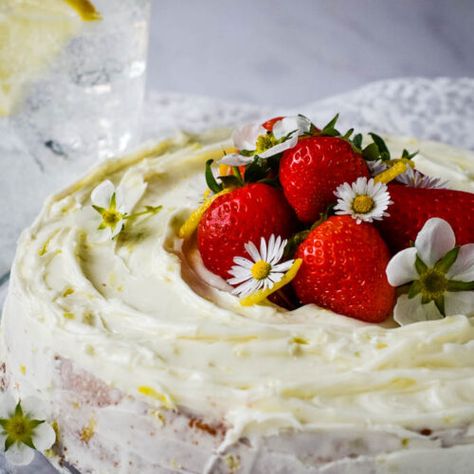 Super Easy Gin and Tonic Lemon Drizzle Cake - Larder Love Gin And Tonic Cake, Lemon Drizzle Cake Recipe, Summer Cake, Lemon Drizzle Cake, Drizzle Cake, Ginger Cake, Lemon Drizzle, Cupcake Icing, Summer Cakes