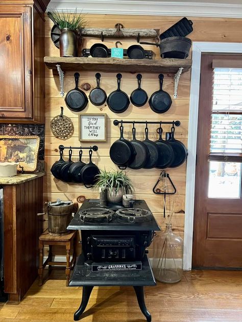 Ideas For Hanging Cast Iron Skillets, Kitchen Cast Iron Display, Ladder Pots And Pans Holder, Cast Iron Pot Rack, Rustic Antique Kitchen, Cast Iron Pan Storage Ideas, Cast Iron Storage Ideas Display, Cast Iron Display Ideas Kitchens, Cast Iron Skillet Display