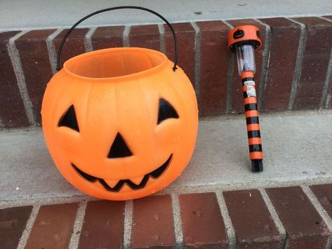 Every year for Halloween I take regular pumpkin buckets, put a candle in them, and light the walkway to our home for trick or treaters.  I always worried that the candles will tip over or blow out.  Last year I came up with the idea to use solar lights in them, and now we leave them up for the whole month. You can see more of my crazy creations here You will need 1 pumpkin bucket (usually $1 at Walmart, Target, etc.) & 1 solar light (we got ours at the dollar tree). My husband drilled… Plastic Pumpkins Crafts, Pumpkin Lamp, Rustic Wood Lanterns, Diy Mailbox, Solar Light Crafts, Solar Lights Diy, Pumpkin Bucket, Walkway Ideas, Trick Or Treaters