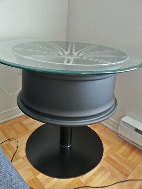 Picture of Coffee table out of a .... car wheel Car Rim Table, Rim Table, Wheel Table, Car Part Art, Car Wheel Cover, Car Wheels Diy, Car Part Furniture, Automotive Furniture, Car Furniture