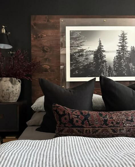 Dark Moody Bedroom, Moody Bedroom Ideas, House Renos, Moody Bedroom, Gorgeous Bedrooms, Home Vibes, Master Bedrooms, Apartment Room, Dream Rooms