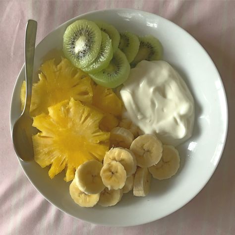 plain/greekyoghurt, pineapple, kiwi and banana #fruitbowl #healthysnack #minimalaesthetic #nutritious Kiwi And Banana, Pineapple Fruit, Food Inspo, Fruit Bowl, Kiwi, Healthy Snacks, Pineapple, Mood Board, Healthy Eating