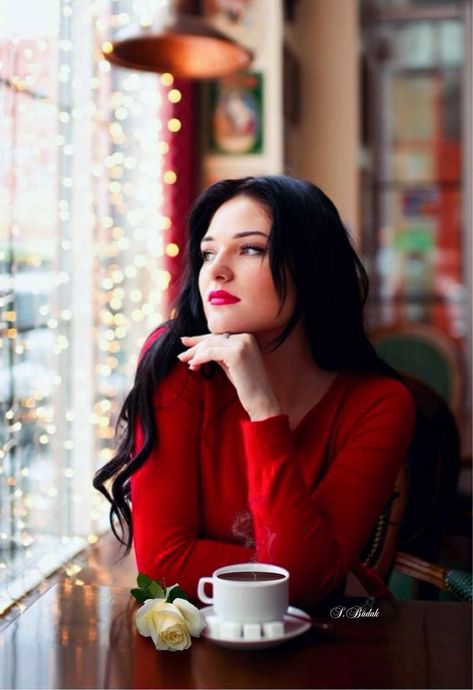 Girl Drinking Coffee, Trendy Cafe, People Drinking Coffee, Coffee Shop Photography, Portrait Lighting, Personal Branding Photoshoot, Coffee Photos, Coffee Girl, Sister Quotes