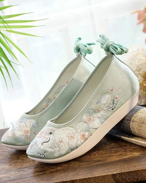 Lasaky - Cloud Ascendant Hanfu Shoes: Exquisite Embroidered Fabric Footwear with Traditional Thick Soles, Sloping Heels, and Elegant Fur Accents Hanfu Shoes, Chinese Shoes, Fur Heels, Round Toe Sneakers, Elegant Heels, Fabric Shoes, Embroidered Fabric, Designer Heels, Shoe Size Chart