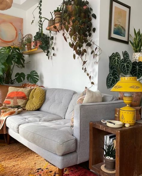 Grey Sofa Maximalist, Boho Grey Sofa, Maximalist Decor Grey Couch, Grey Couch Eclectic Living Room, Style A Grey Sofa, Grey Sofa Colourful Living Room, Gray Couch Maximalist, Light Gray Couch Styling, Grey Sofa Decoration