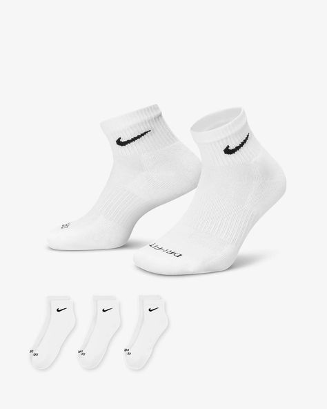 Nike Everyday Plus Cushioned Training Ankle Socks (3 Pairs). Nike.com Nime Socks, Nike Quarter Socks, White Nike Ankle Socks, Low Nike Socks, Womens Nike Socks, Nike Pro Socks, Short Nike Socks, Ankle Nike Socks, Collages Outfit