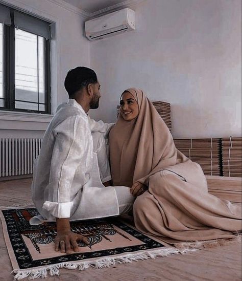 📿���🤍☪️ Wealthy Couple Aesthetic, Muslim Couples Aesthetic, Islamic Relationship, Muslim Couple Goals, Halal Relationship, Halal Couple, Halal Love, Couple With Baby, Islam Marriage