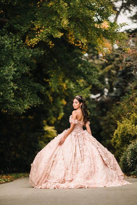 Quinceanera looks over her shoulder and poses for San Francisco Botanical Garden pre-event session by wedding and portrait photographer based in Sacramento CA Quinceñera Picture Poses, Picture Ideas For Quinceanera, Pre Quinceanera Photoshoot, Photo Ideas For Quinceanera, Quince Group Photos, Garden Quinceanera Photoshoot, 15 Pictures Ideas Photography, Quince Photoshoot Ideas Garden, Quinceanera Photo Shoot Ideas