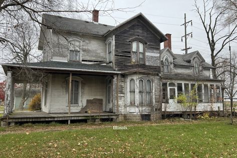 Save This Old c.1882 Illinois Fixer Upper Victorian For Sale $25K - Old Houses Under $50K Old Mansions For Sale, Haunted Houses For Sale, Victorian Houses For Sale, Old Mansions, Old Houses For Sale, Mansions For Sale, Grand Homes, Hauntingly Beautiful, Houses For Sale