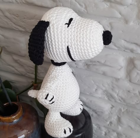 Snoopy Free Crochet Pattern by Elisa's Crochet Snoopy Crochet Pattern Free, Crochet Dog Pattern Free Amigurumi, How To Crochet Snoopy, Free Snoopy Crochet Pattern, Snoopy Crochet Pattern, Crochet Snoopy Free Pattern Amigurumi, Crochet Snoopy And Woodstock, Snoopy Dog, Disney Crochet Patterns