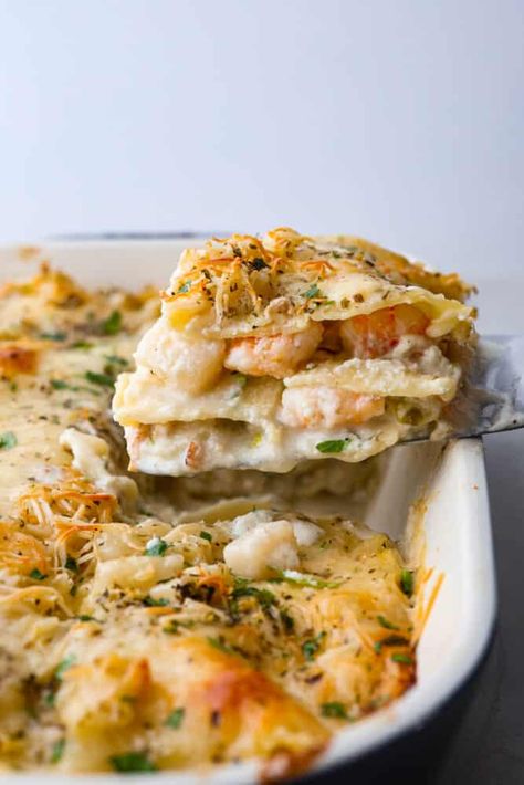 Lasagna Seafood, Shrimp Lasagna, Lasagna Layers, Scallops And Shrimp, Crab Bake, Seafood Lasagna Recipes, Cheesy Lasagna, Seafood Lasagna, Special Meals