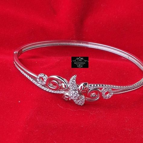 Chandi Bangles Design, Chandi Bracelet For Women, Silver Bracelet Designs, Ladies Silver Rings, Circle Mehndi, Silver Jewelry Accessories, New Gold Jewellery Designs, Platinum Bracelet, Pretty Jewelry Necklaces