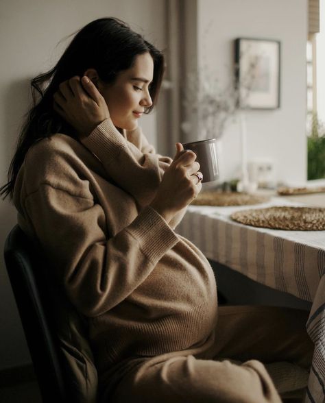 Coffee Shop Maternity Shoot, Coffee While Pregnant, Coffee And Pregnancy, Maternity Christmas Pictures, Winter Pregnancy Photoshoot, Maternity Shoot Dress, Diy Maternity Photos, Maternity Photography Poses Outdoors, Maternity Photography Poses Pregnancy Pics