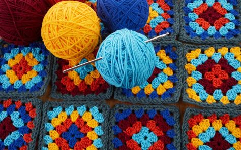 Granny Square Crochet Tutorial, Square Crochet Tutorial, Crochet A Granny Square, Change Colors In Crochet, Crochet Granny Square Tutorial, Crochet Granny Squares, Crochet Artist, Complex Patterns, Crochet Placemat Patterns