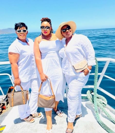 Yatch Boat Outfit Black Women, Boat Looks For Black Women, Boat Cruise Birthday Outfit, All White Boat Cruise Outfit, Boat Outfit Black Women, Boat Ride Outfit Black Women, Boat Cruise Outfit, Boat Outfit, Yatch Boat Aesthetic Girl Black